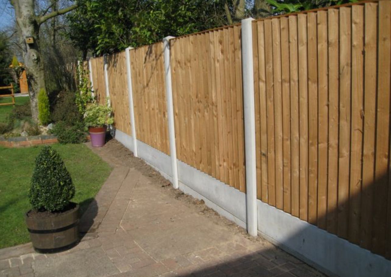 Closeboard fencing